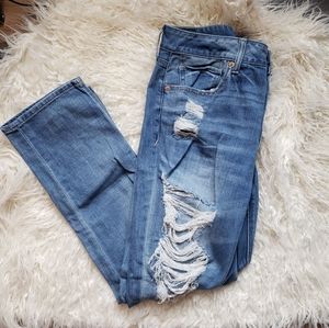 AEO Tomgirl Light Wash Distressed Jeans